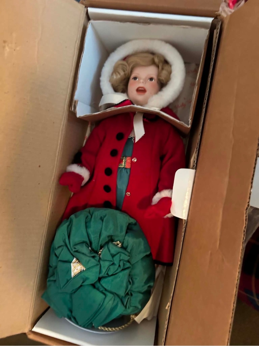 Danbury Mint Shirley temple Little Coroler Christmas Doll 17 in original box